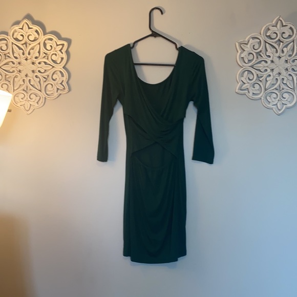 Dark green 3/4 length dress with backless spots - Picture 2 of 2